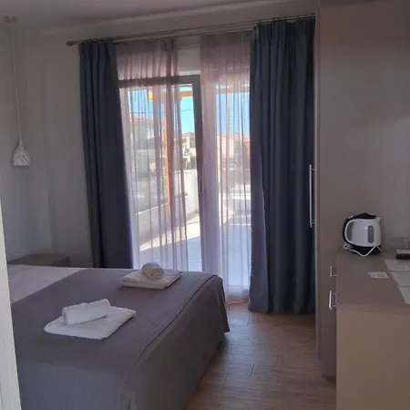 Porto Dionysos Apart-hotel Ofrínion
